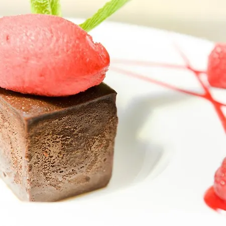 Hotel Logis Restaurant Des Corbieres Lagrasse