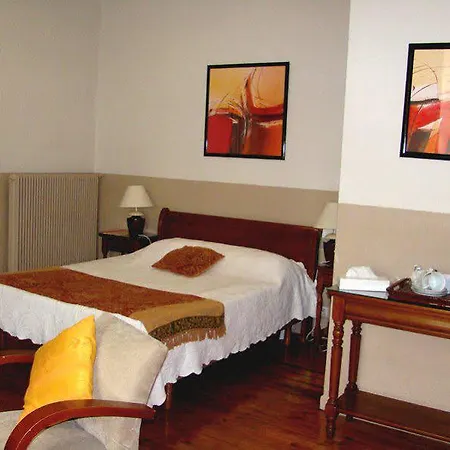 Hotel Logis Restaurant Des Corbières